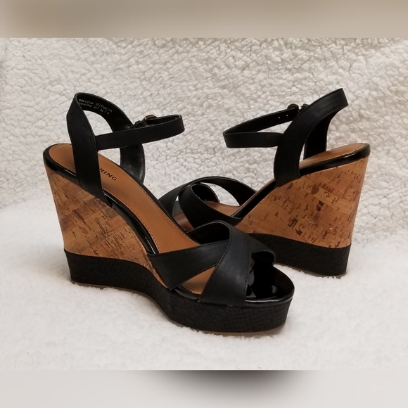 ‼‼SOLD‼‼Call it Spring Cross Wedge - Picture 4 of 7